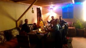Lequipe du stage parapente au Maroc au restaurant